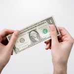 Карты для теневых операций на биржах и связанные с этим риски