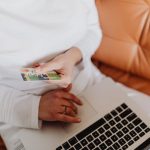 Карты для теневых покупок на биржах и их риски