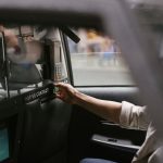 Как купить карту для онлайн-платежей и на что обратить внимание